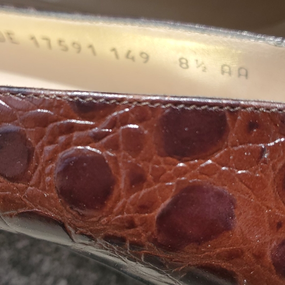 Salvatore Ferragamo Brown Heels. Runs small - Picture 10 of 10